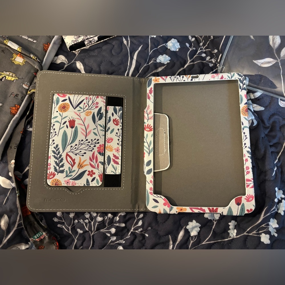 Amazon Kindle Colorsoft Signature Edition - Metallic Black - Picture 8 of 11